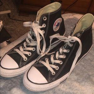 Men’s 7, women’s 9 converse